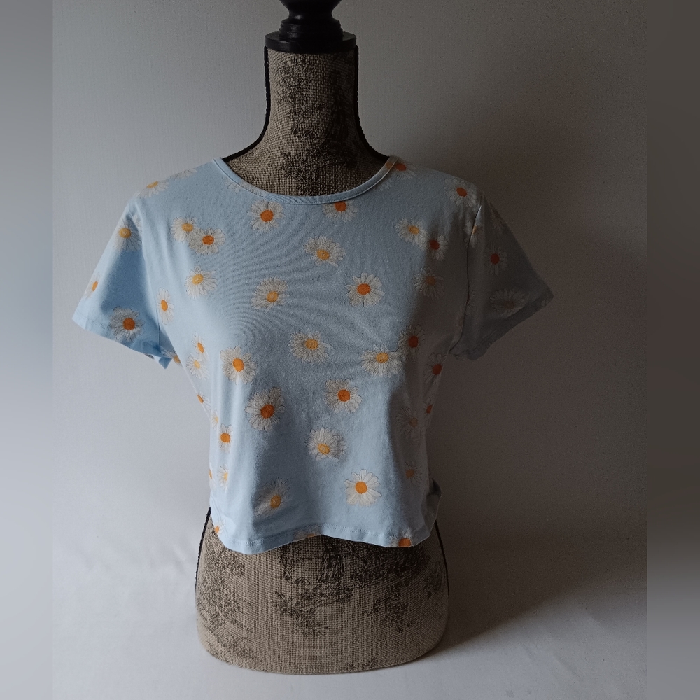 Arizona Jeans Co. women's light blue daisy print short-sleeve crop top XXL